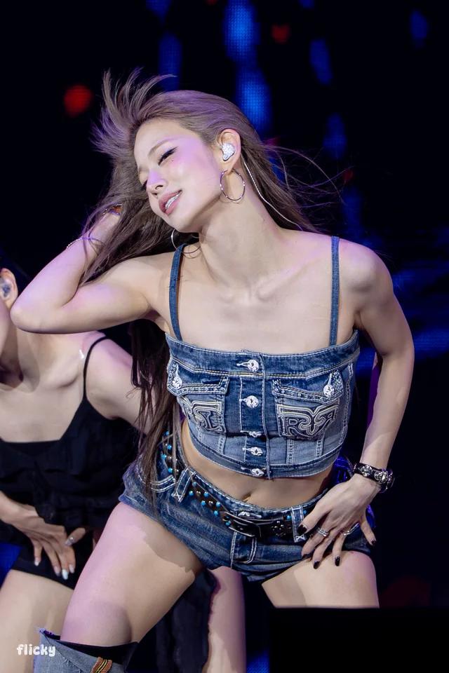 fromis-9-chaeyoung-v0-hj1j75h29kif1.webp.jpg
