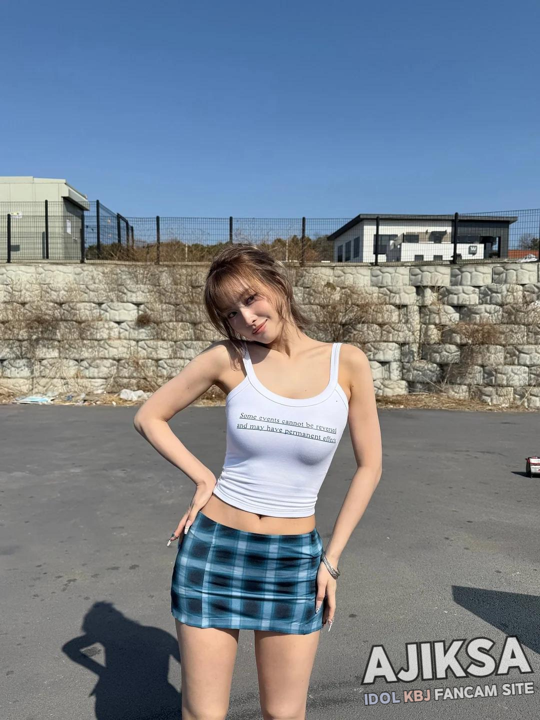 twice-momo-v0-ikqswdh1afbf1.webp.jpg