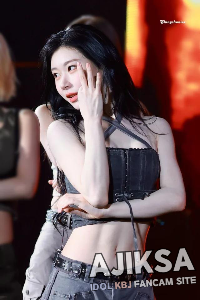 itzy-chaeryoung-v0-mn66hz3hd0rf1.webp.jpg