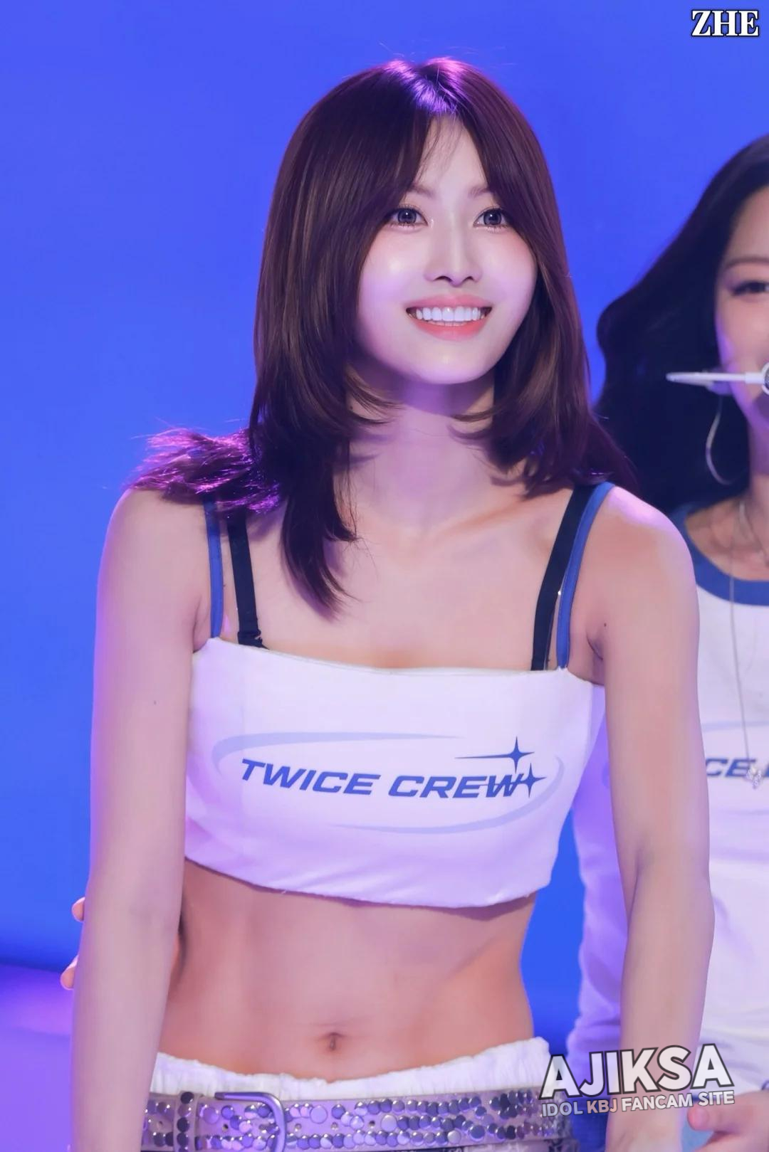 twice-momo-v0-2psowzuz41wf1.webp.jpg