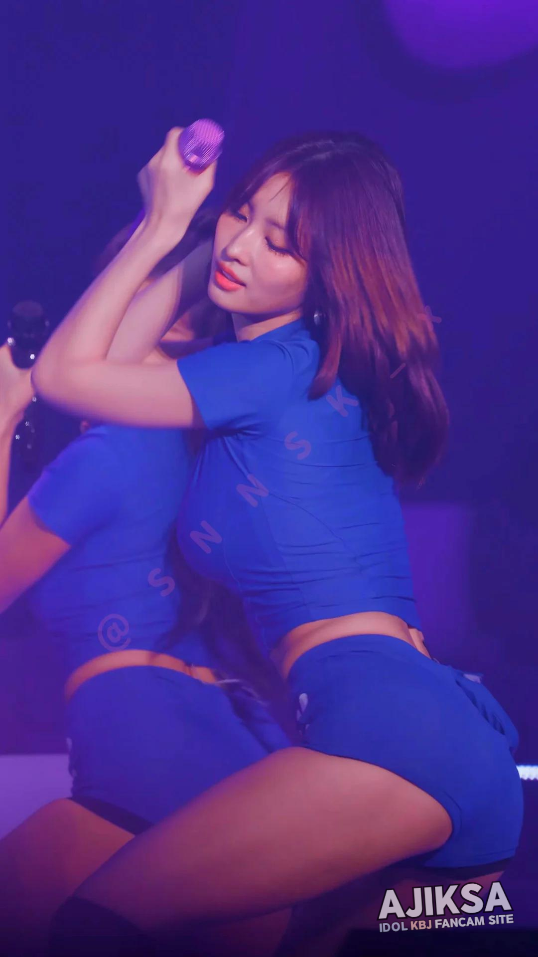 251018-stunning-momo-v0-w3h4ulq0r2wf1.webp.jpg