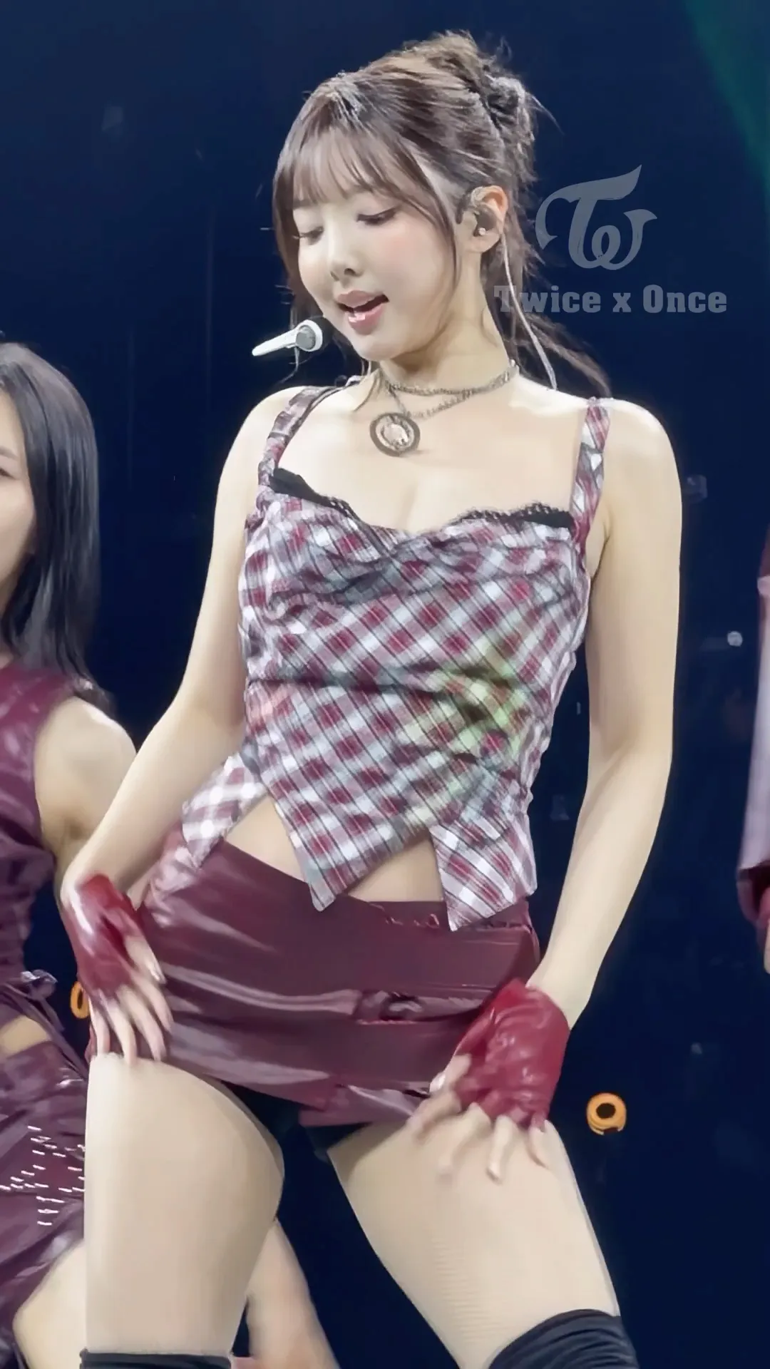 Don’t play with MEEEEEE! 🐰#nayeon #나연 #twice_thisisfor_world_tour