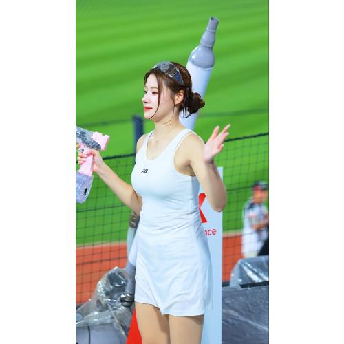 [4K] 2025 kt위즈 이예빈치어리더 정원이한테 쏘기 직캠 #shorts #이예빈 #이예빈치어리더 #치어리더 #응원  #직캠 #영상 #kt위즈 #아웃송