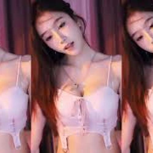 Douyu, Meng Qi, 斗鱼 萌七啊 动感光波 热舞