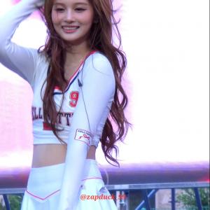 설윤과 나 둘 중 하나는 사람이 아님