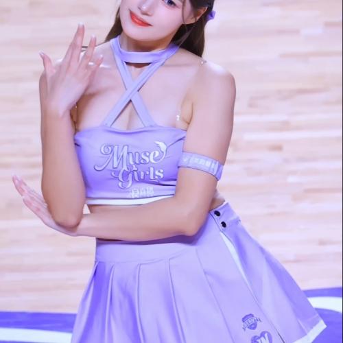 " 이쁜 미모지만 춤은 파워풀 하잖아! "  251115 이예빈 치어리더 직캠