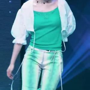 쇄골노출 헐렁한 녹색티 키키 이솔 KiiiKiii LEESOL