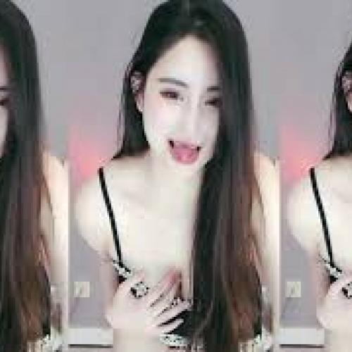 【收藏】虎牙 苏樱 黑色吊带睡衣 搔首弄姿 好球