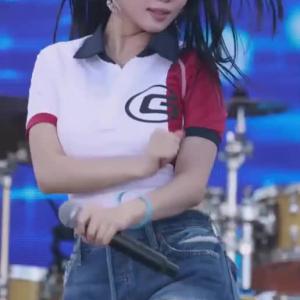 크롭티 핫팬츠 프로미스나인 노지선 움짤