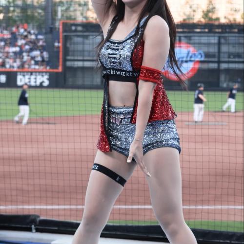 [4K] 2025 kt위즈 김정원치어리더 rebel heart 6 공연 직캠  #shorts #김정원 #치어리더 #응원  #직캠 #영상 #kt위즈 #아웃송