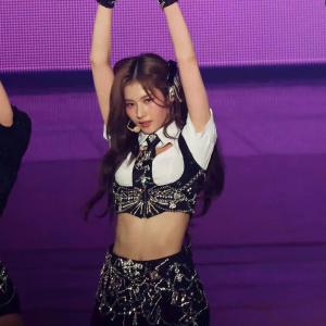 [4K] 230416 READY TO BE in SEOUL 트와이스 사나 Brave 직캠