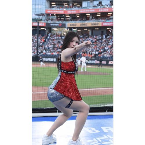 [4K] 2025 kt위즈 김정원치어리더 rebel heart 4 공연 직캠  #shorts #김정원 #치어리더 #응원  #직캠 #영상 #kt위즈 #아웃송