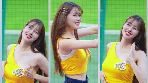 노란색 탑을 입고 섹시댄스를 추는 김도아치어리더는 조아~ (Kim DoA in yellow top at SSG Landersfield)