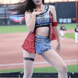 [4K] 2025 kt위즈 김정원치어리더 hands up 1 공연 직캠  #shorts #김정원 #치어리더 #응원  #직캠 #영상 #kt위즈 #아웃송