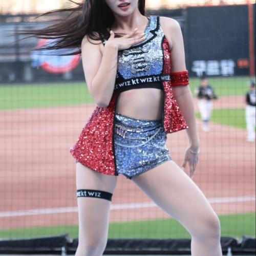 [4K] 2025 kt위즈 김정원치어리더 hands up 1 공연 직캠  #shorts #김정원 #치어리더 #응원  #직캠 #영상 #kt위즈 #아웃송