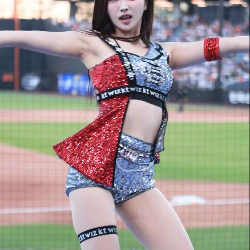 [4K] 2025 kt위즈 김정원치어리더 hands up 5 공연 직캠  #shorts #김정원 #치어리더 #응원  #직캠 #영상 #kt위즈 #아웃송