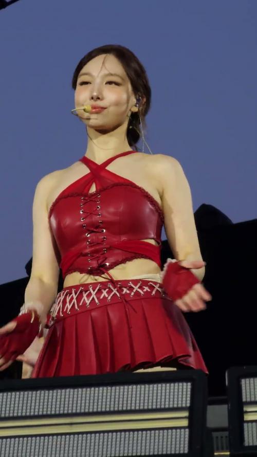 TWICE Nayeon Live Straight Shot ~ 트와이스 나연 라이브공연 ㄷㄷ~