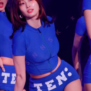 251018 Stunning Momo
