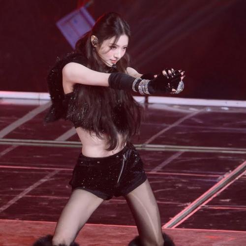 [4K] 251225 미야오 안나 'BURNING UP' 직캠 (MEOVV ANNA FanCam)