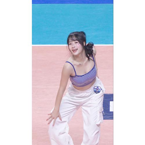 [4k] 24-25 우리카드배구단 박민서치어리더 내가 제일 잘나가 5 공연 직캠 #shorts #우리카드 #배구 #박민서 #치어리더 #공연 #영상 #직캠