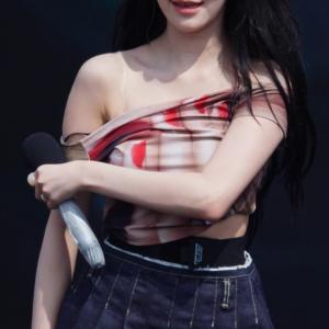 어깨를 보여주고 싶었던 지헌이 #백지헌 #BAEKJIHEON #프로미스나인 #fromis9 #waterbomb