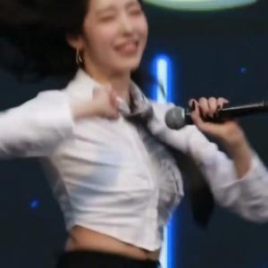 클라씨 명형서 굴곡지고 타이트한 크롭 셔츠 #shorts