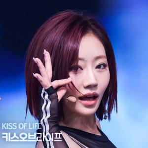 [얼빡직캠 4K] 키스오브라이프 쥴리 'Lips Hips Kiss' (KISS OF LIFE JULIE Facecam) @뮤직뱅크(Music Bank) 250613