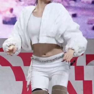 무대 선보이는 베이비돈크라이 베니