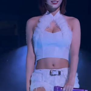 251011 Momo looking so good