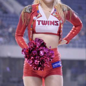 응원중 의상이 불편!! 이진 치어리더 #LG트윈스 #Shorts