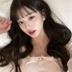 침대에 누운 아이브 장원영 GOAT고