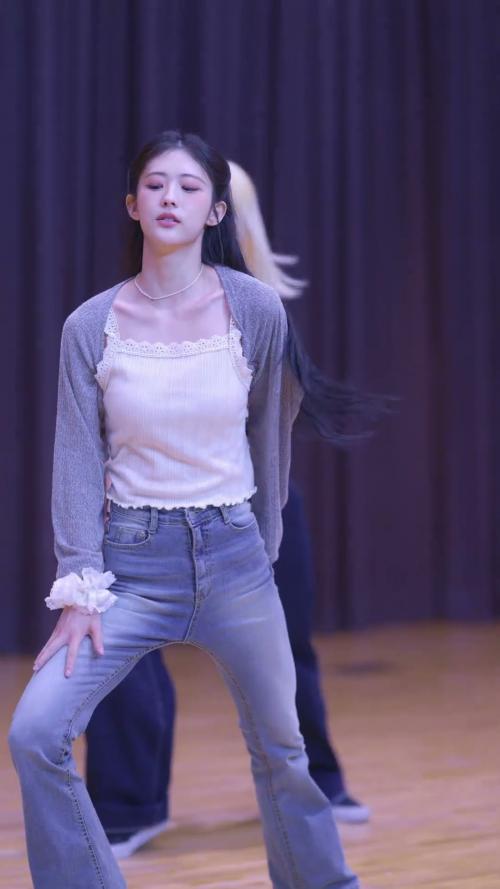 아름답게 안무하는 주니 ( feat 천년유혼 왕조현 )  #아이칠린 #ICHILLIN #주니 #official #오피셜 #팬싸인 #kpop #fancam