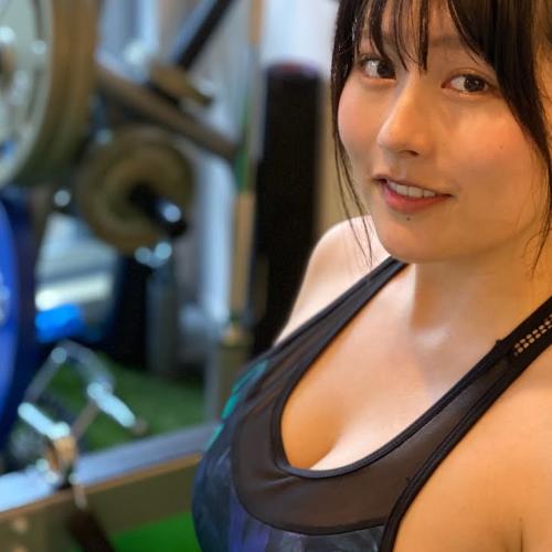 【努力する美女】ケトルベルでデッドリフトしまくるだけの動画