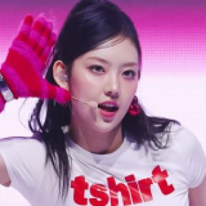 BTG - 키키 이솔 KiiiKiii LEESOL 직캠 @250324 쇼케이스