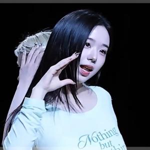 트리플에스(tripleS) 김채연(Kim ChaeYeon) - 깨어(Are You Alive) 세로직캠(Vertical Cam) / 250914 팬사인회