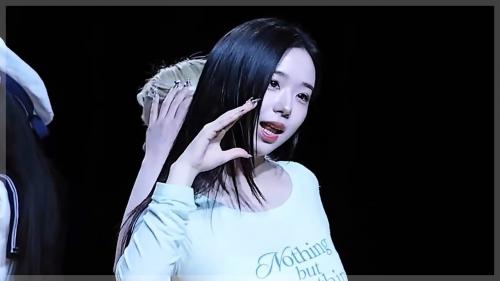 트리플에스(tripleS) 김채연(Kim ChaeYeon) - 깨어(Are You Alive) 세로직캠(Vertical Cam) / 250914 팬사인회