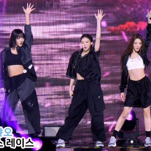 MEOVV 미야오 데뷔 첫 행사 직캠 'MEOW, HANDS UP'｜나이키 우먼스 레이스 250510