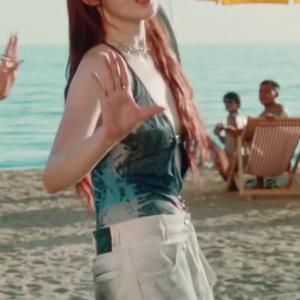 아이들 슈화 비키니 패션 찰랑이는 뽀얀 가슴골 + 개미허리 배꼽