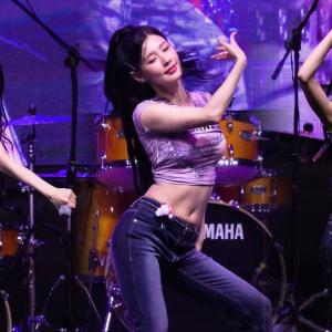 230524 미연 MIYEON 여자아이들 GIDLE 'Queencard 퀸카' 4K 60P 직캠 @동국대 축제 by DaftTaengk