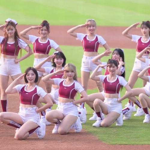 辣酷甜趴DAY2 . 女孩開場表演完拍照TIME. 還有點喘 .體育服好看! 250928