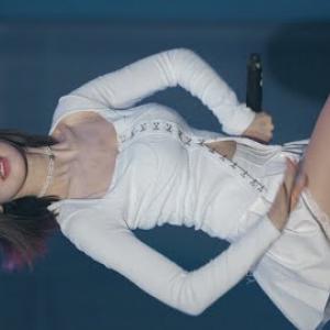 화질 색감 각도 거리 어느것 하나 흠잡을것 없는 직캠계의 명작이네 이거