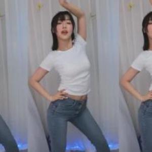 쭈루리 신입댄비 흰티에 청바지 입었오 ,, ♡
