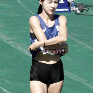 농약같은 여자 육상 김민지 탈의하다 한 팬을 발견한다 ㄷㄷ