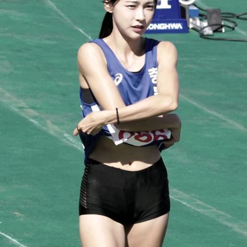 농약같은 여자 육상 김민지 탈의하다 한 팬을 발견한다 ㄷㄷ