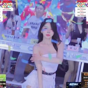 철구형2↑(y1026) 철구 씨나인 계급전 시작..총합 기여도 공개 퇴출 1명 1억상품!!!!