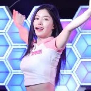 170422 프리스틴 (PRISTIN) 'WEE WOO' 시연 직캠 @코엑스 어반 파크