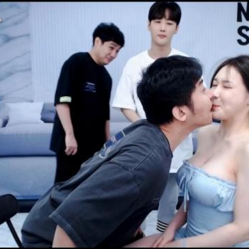 당황스러운 철구 키스 수위