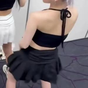 지긋이 눈감고 요망하게 골반 엉덩이 돌리는 비비지 은하