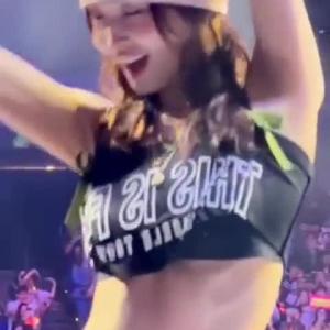 TWICE - Momo Abs