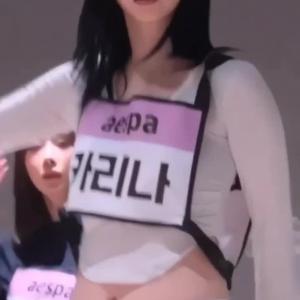 LE SSERAFIM - Chaewon Peeking 르세라핌 채